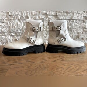 Stuart Weitzman white buckle-fastening leather ankle boots